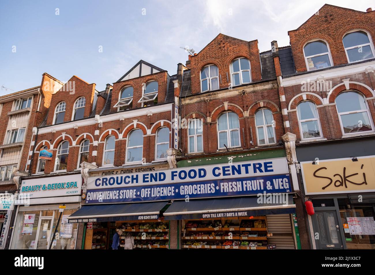 Londra- Marzo 2022: Negozio Crouch End Food Centre. Un'area esclusiva di North London con molte caffetterie e boutique indipendenti Foto Stock
