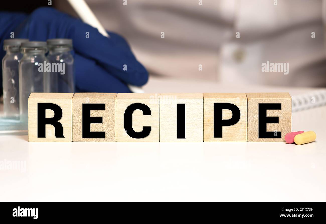 RICETTE parola scritta su blocco di legno, concetto di business Foto Stock