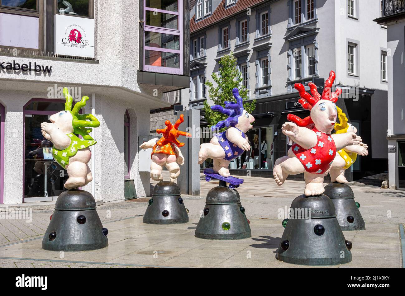 Ebingen, Albstadt, Baden-Württemberg, Germania, maggio 20, 2013: Gruppo di sculture 'Xingles' di Ernst-Reinhart Böhlig, allestito nella Città bassa. Foto Stock