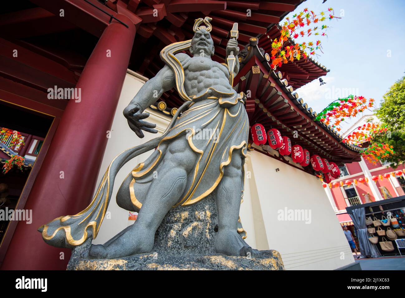 Singapore City, Singapore-Settembre 08,2021: Il Tempio Relico del dente di Buddha e' un complesso di templi e musei situato nel quartiere Chinatown di Singapore. Foto Stock