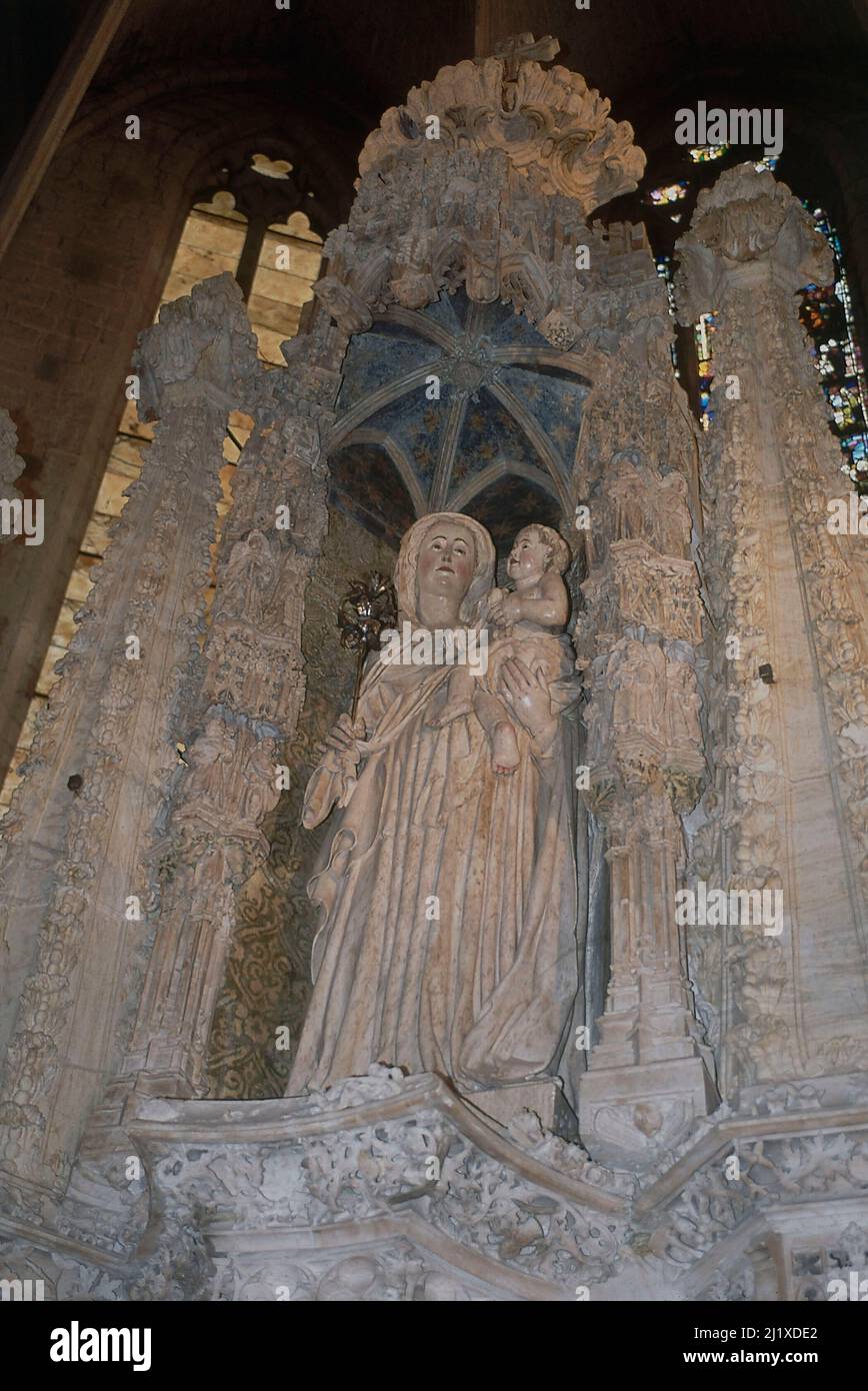 VIRGEN DEL RETABLO GOTICO ESCULPIDO EN ALABASTRO - SIGLO XV Autore: BORRAS VICENTE. Location: Italy. CASTELLO DI AMPURIAS. GERONA. SPAGNA. VERGINE MARIA. Foto Stock