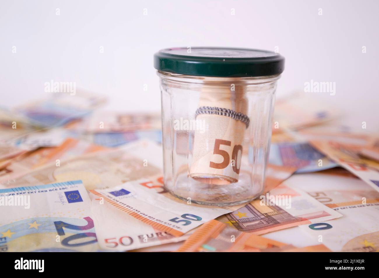 Banconote da 50 e 20 euro. Banconota in vaso Foto Stock