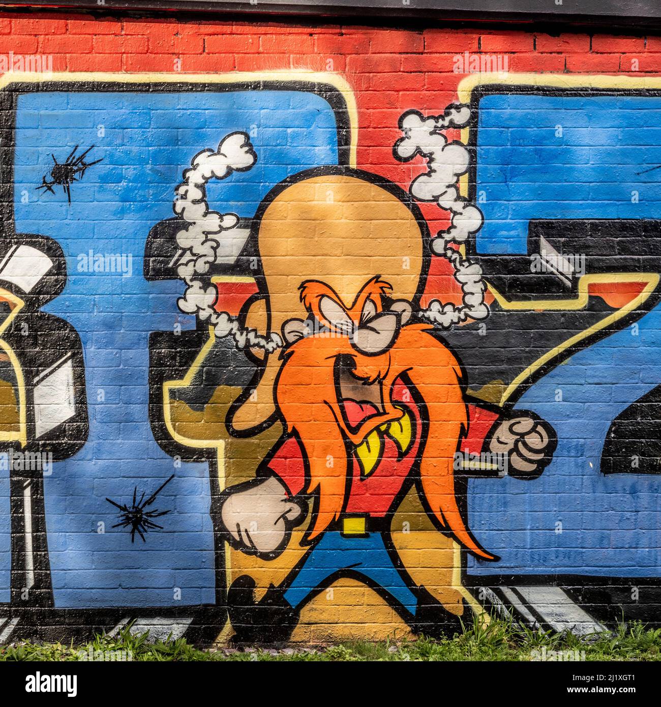 Personaggio cartoon, Yosemite Sam graffiti sulla parete ferroviaria di Station Park. Spitalfields, Londra orientale. REGNO UNITO. Foto Stock