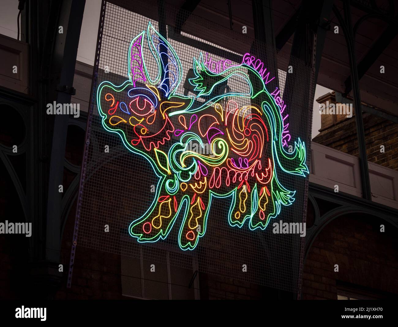 Installazione al neon di opere d'arte leggera di Chili Burman a Covent Garden, Londra. Foto Stock