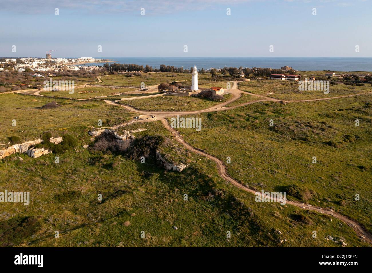 Veduta aerea del faro di Paphos e del Parco Archeologico, Paphos, Repubblica di Cipro. Foto Stock