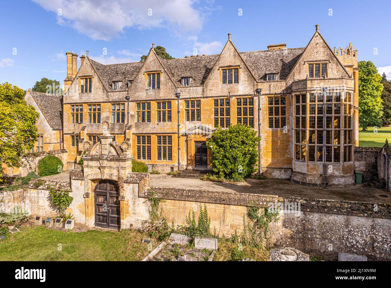 Il maniero giacobino Stanway House nel villaggio Cotswold di Stanway, Gloucestershire, Inghilterra Regno Unito Foto Stock