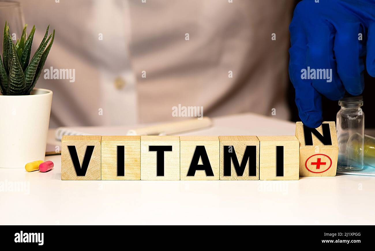 PAROLA DI VITAMINA scritta su blocco di legno, concetto Foto Stock