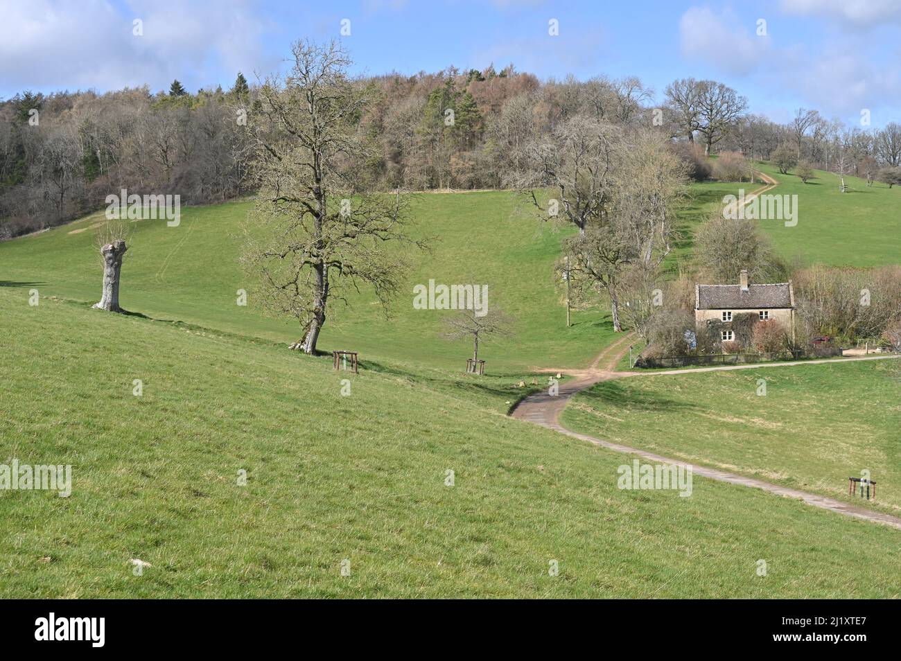 Un cottage vicino al villaggio di Gloucestershire di Guiting Power che si cela sulla convergenza del Wardens Way e Winchcombe Way due locali lungo di Foto Stock