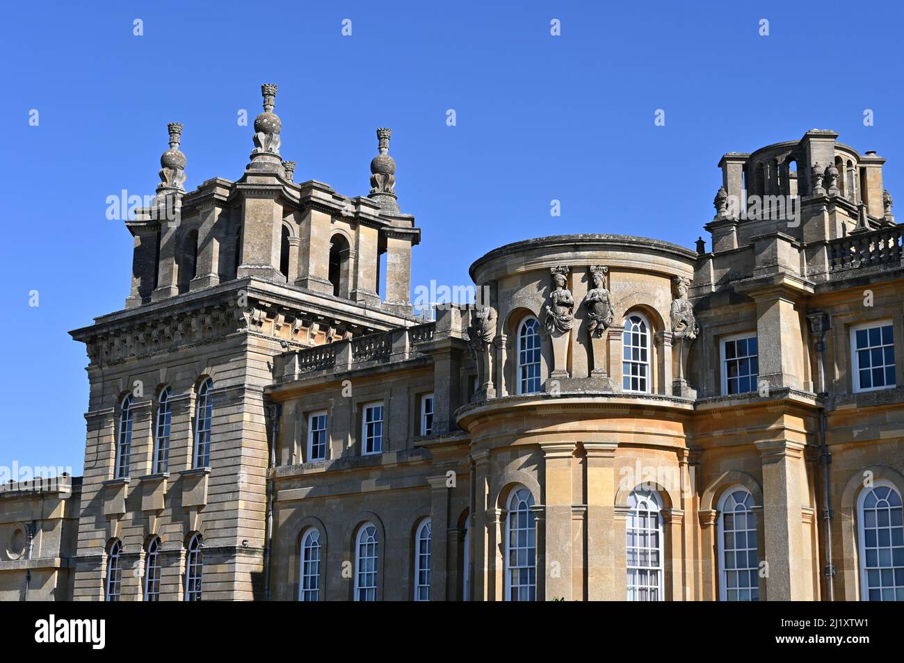 Dettaglio dal tetto di Blenheim Palace nella città di Woodstock, nell'Oxfordshire Foto Stock