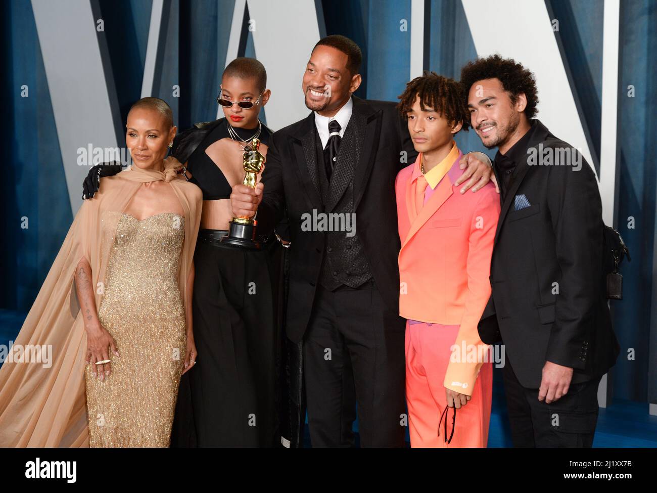 27th marzo 2022, Los Angeles, USA. Will Smith con i suoi figli Trey Smith e Jaden Smith, la figlia Willow Smith e la moglie Jada Pinkett Smith frequentando il Vanity Fair Oscar Party 2022, Wallenis Annenberg Center for the Performing Arts, Los Angeles. Credit: Doug Peters/EMPICS/Alamy Live News Foto Stock