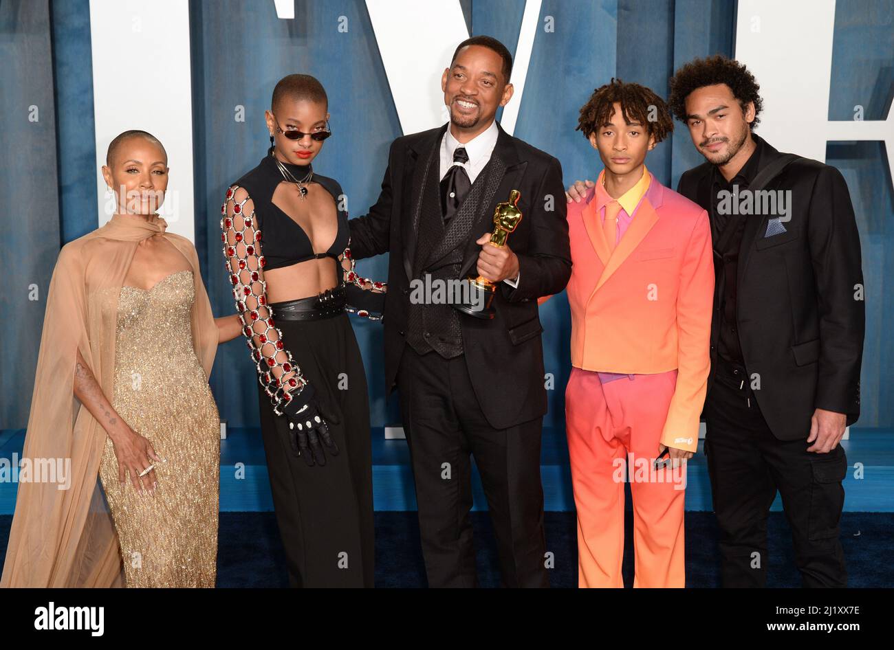27th marzo 2022, Los Angeles, USA. Will Smith con i suoi figli Trey Smith e Jaden Smith, la figlia Willow Smith e la moglie Jada Pinkett Smith frequentando il Vanity Fair Oscar Party 2022, Wallenis Annenberg Center for the Performing Arts, Los Angeles. Credit: Doug Peters/EMPICS/Alamy Live News Foto Stock