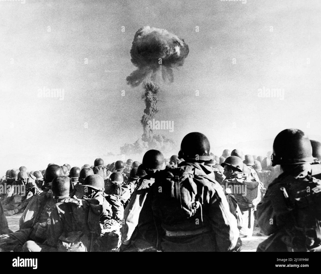 Test della bomba atomica. Operazione Buster-Jangle - Dog Test, Desert Rock i, Nevada Nuclear Test Site, novembre 1951. Foto Stock