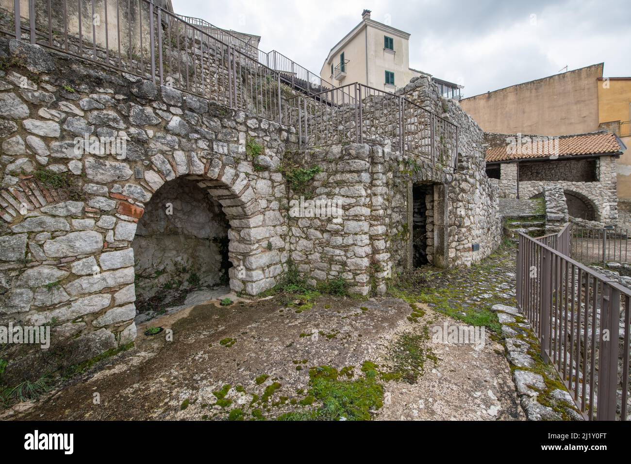 Il complesso rupestri di via Egito a Buccino (l'antico Volcei), cittadina del Parco Nazionale del Cilento Foto Stock