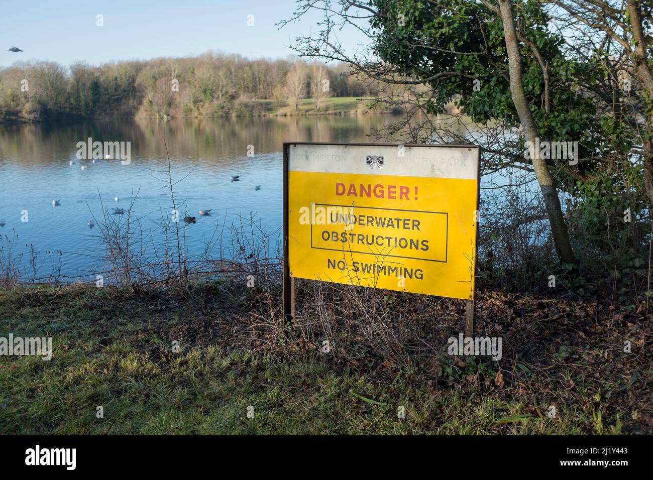 Segnali di pericolo Coseston Wildlife Park Penarth South Wales Foto Stock