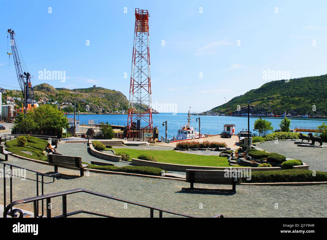 Vista su Harbourside Park e St. John's Harbour Foto Stock