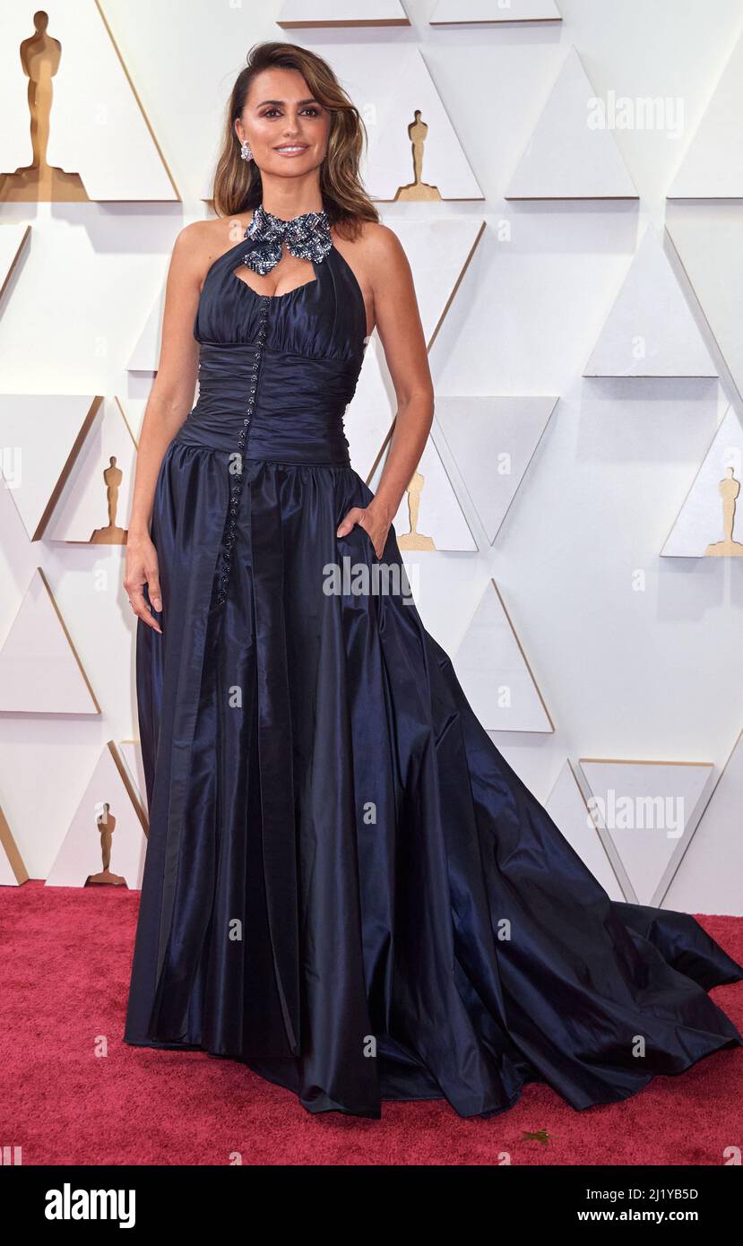 Penelope Cruz arriva sul tappeto rosso dei 94th Oscar al Dolby Theatre di Ovation Hollywood a Los Angeles, CA, domenica 27 marzo 2022. © A.M.P.A.S / AFF-USA.COM Credit: AFF/Alamy Live News Foto Stock