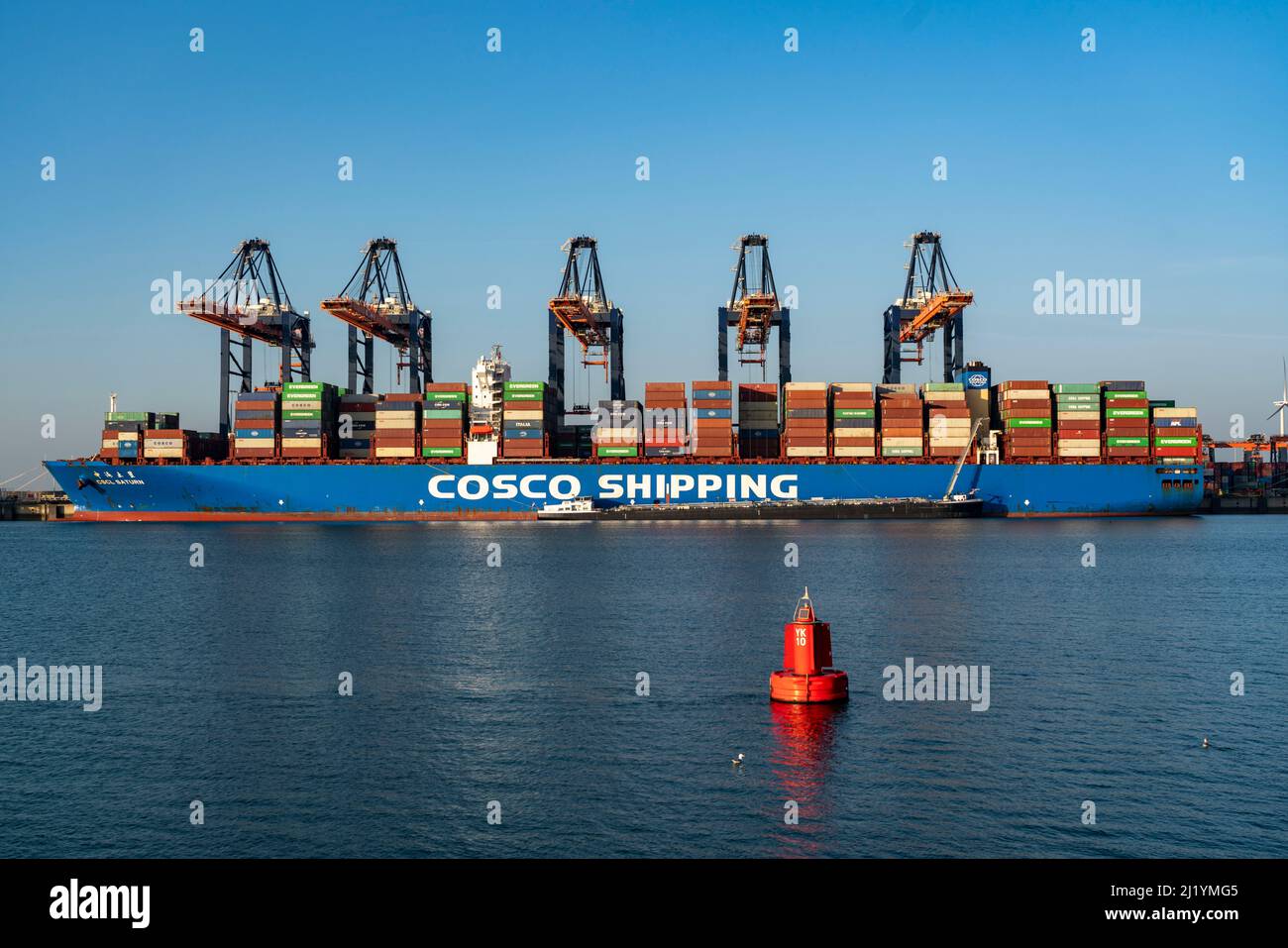 Nave Container di Cosco Shipping, CSCL SATURN, in carico e scarico, Euromax Container Terminal, container freighter, nel porto marittimo di Rotterdam Foto Stock