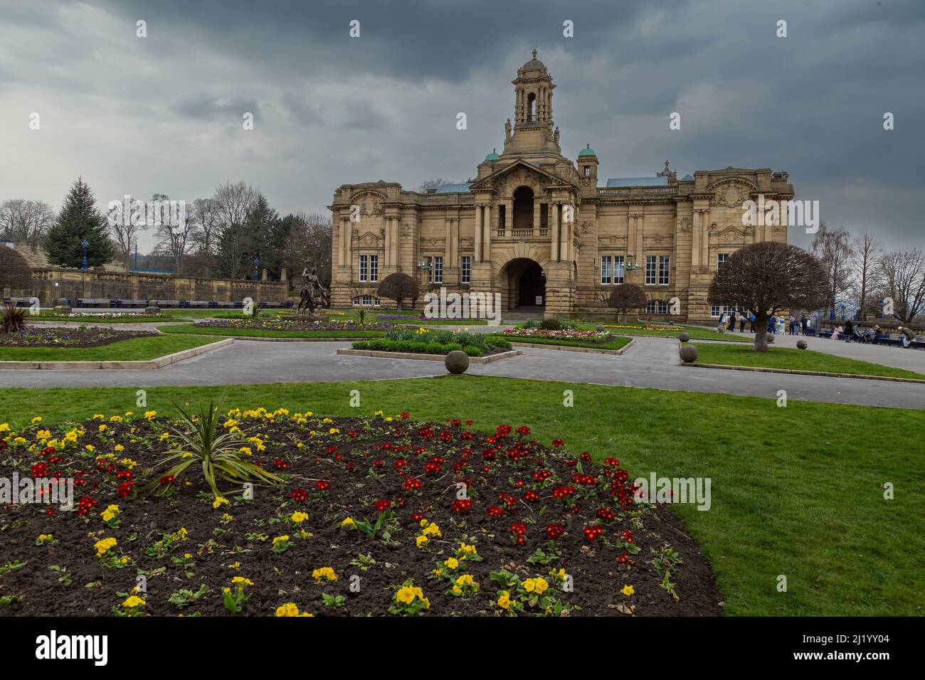 Bradford's Cartwright Hall e Lister Park in primavera. Foto Stock