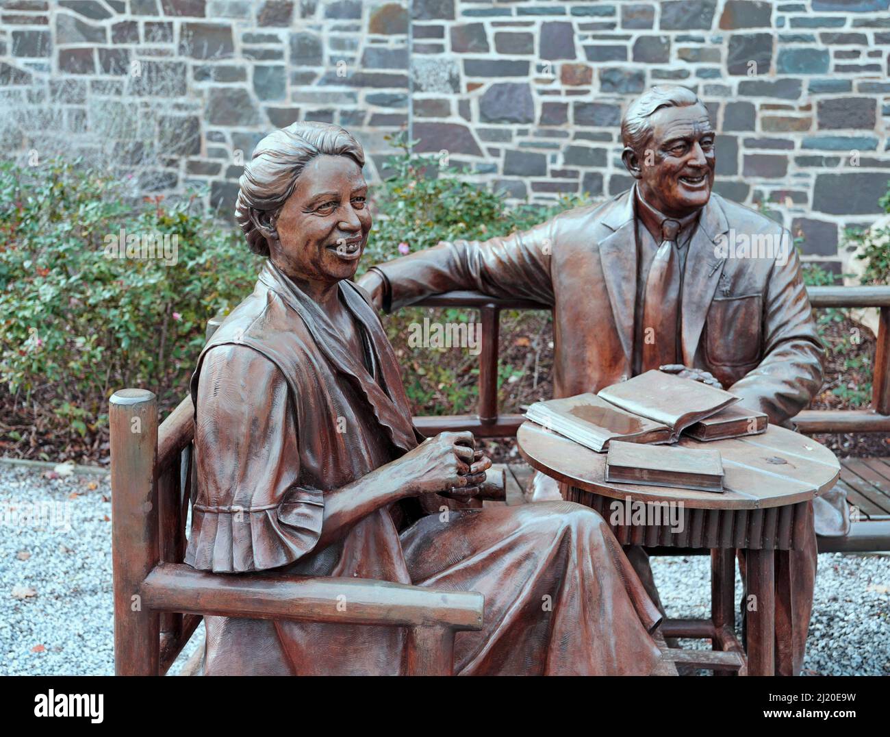 Scultura di Eleanor e Franklin Roosevelt seduti a un tavolo, Franklin D. Roosevelt National Historic Site, Hyde Park, New York Foto Stock