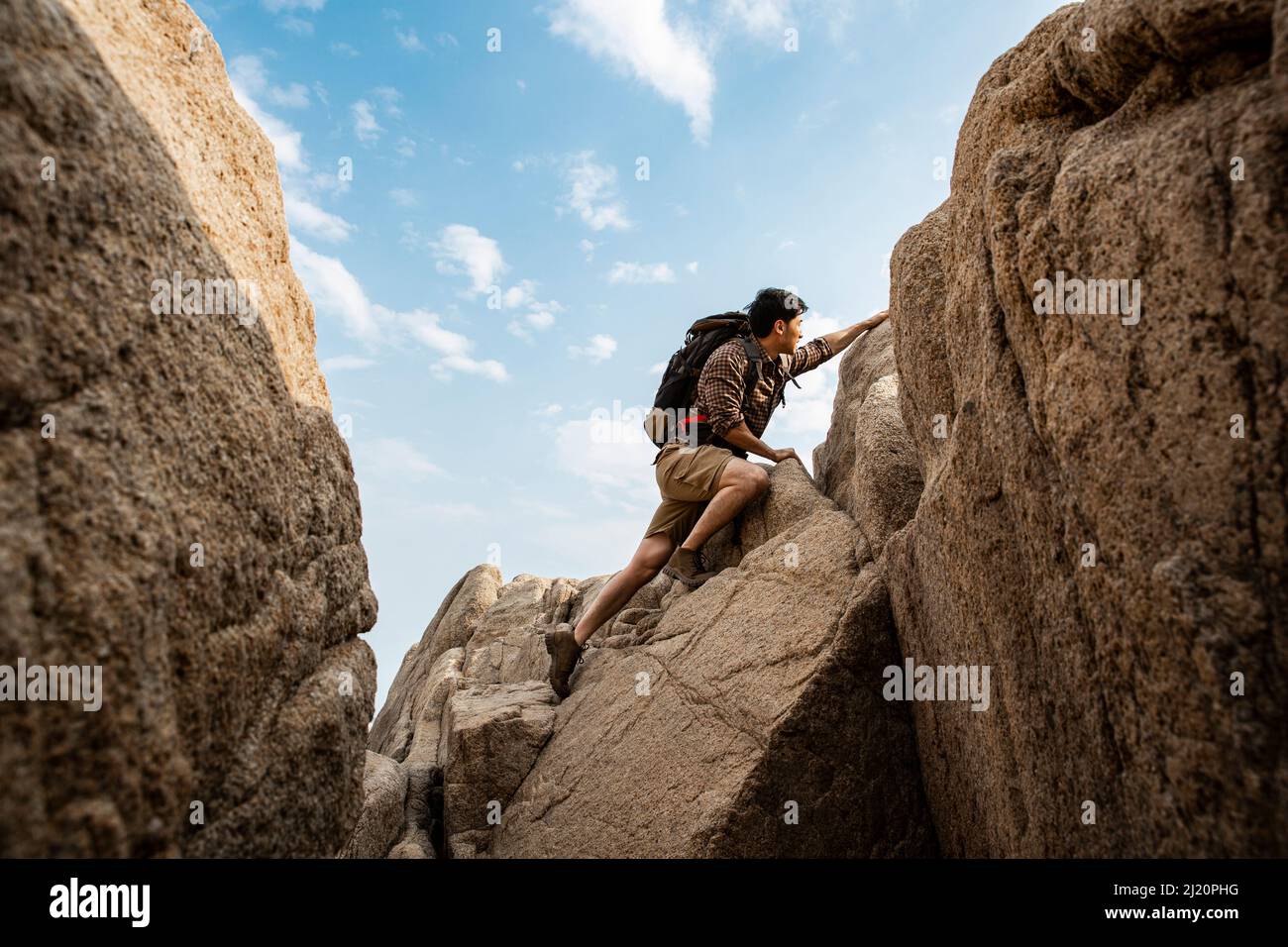 Alpinisti che lottano su valli ripide - foto di scorta Foto Stock