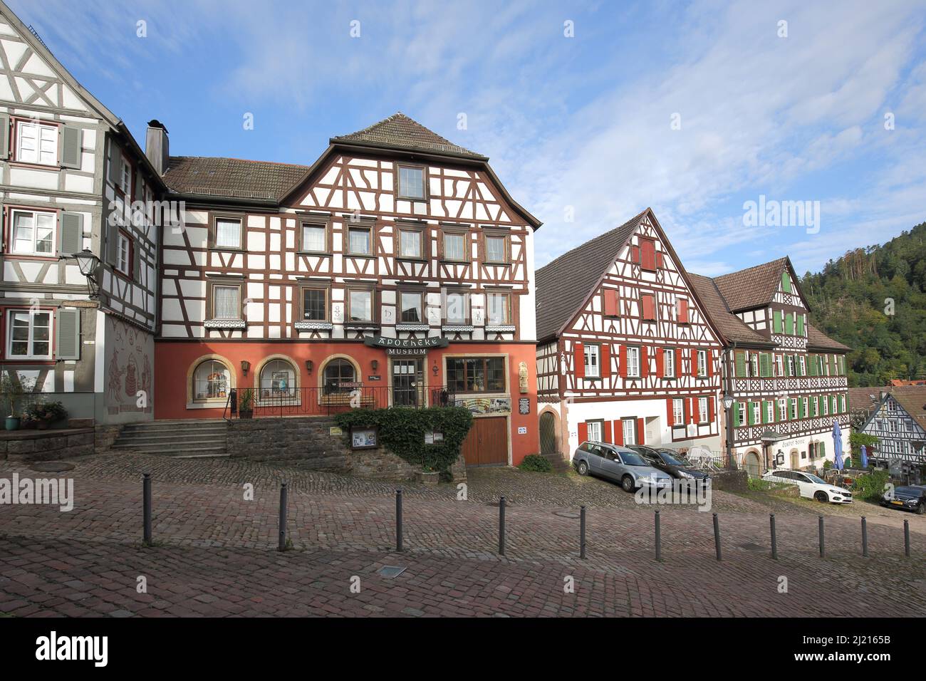Mercato con Museo della Farmacia a Schiltach, Baden-Württemberg, Germania Foto Stock