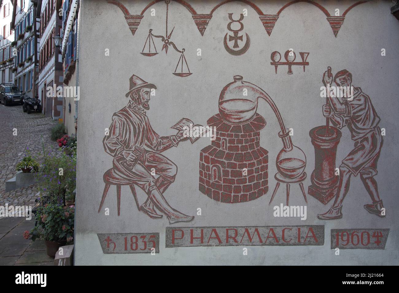 Murale raffigurante la farmacia storica presso il Museo della Farmacia di Schiltach, Baden-Württemberg, Germania Foto Stock