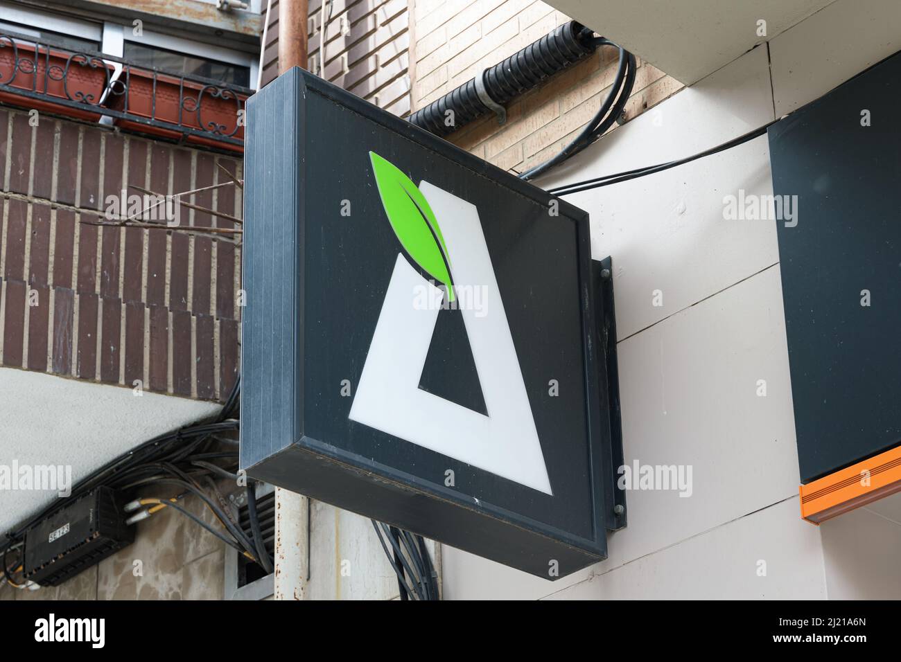 VALENCIA, SPAGNA - 28 MARZO 2022: Bonarea è una catena di supermercati spagnola con un sistema di vendita diretta ai consumatori senza intermediari Foto Stock
