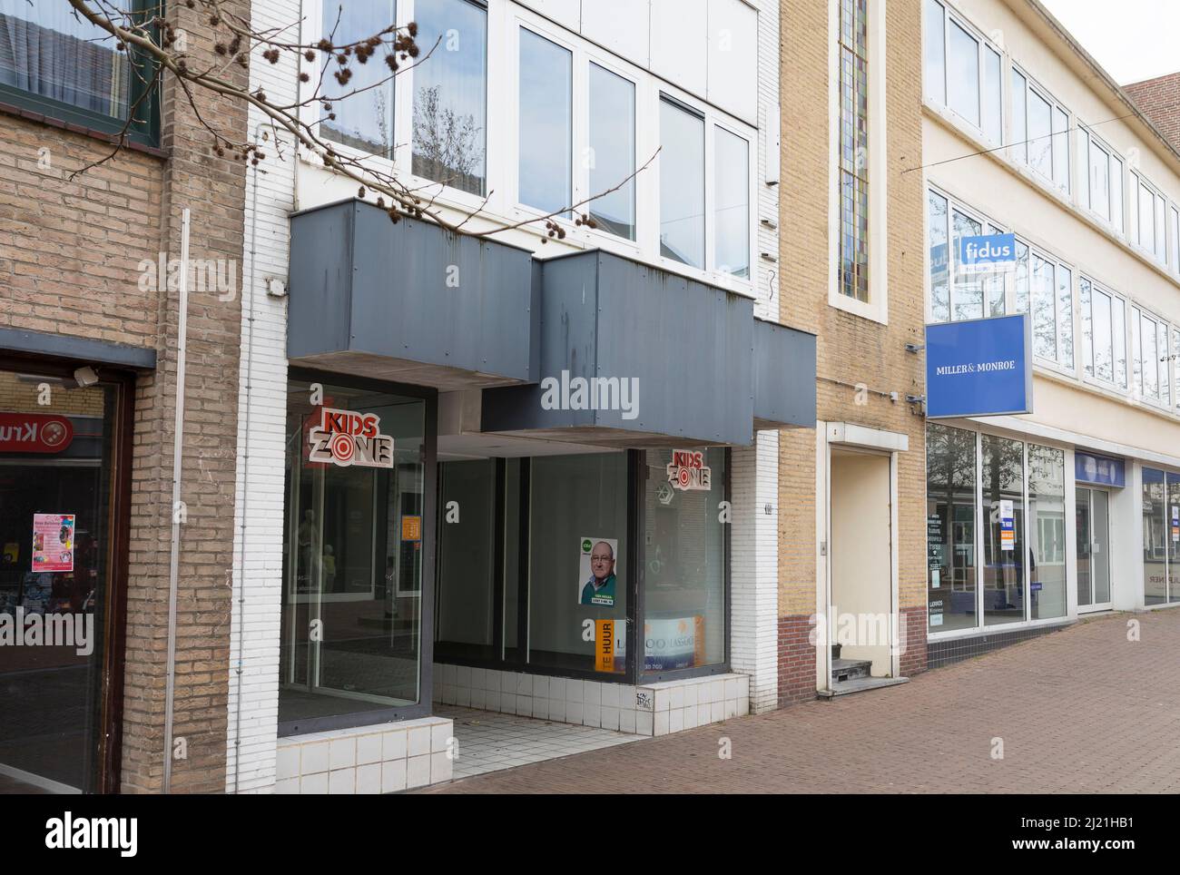 Negozi chiusi in una strada commerciale nei Paesi Bassi Foto Stock
