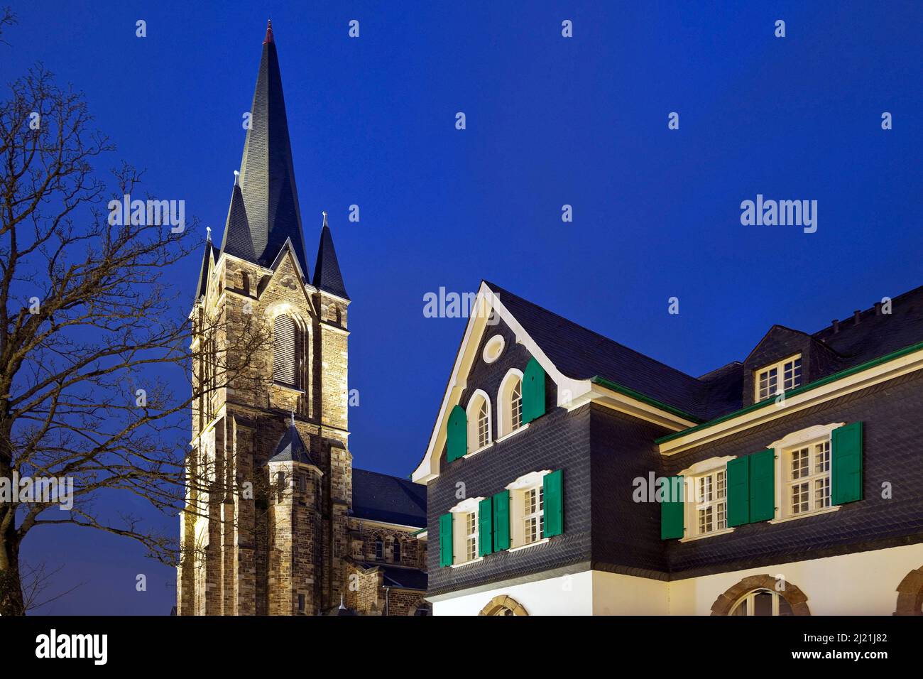 Chiesa di San Suitbertus e ufficio pastorale della parrocchia cattolica, Germania, Renania settentrionale-Vestfalia, Bergisches Land, Heiligenhaus Foto Stock