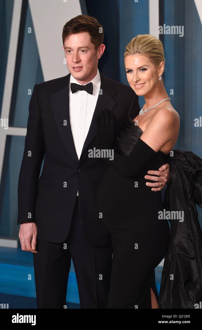 27th marzo 2022, Los Angeles, USA. James Rothschild e Nicky Hilton Rothschild che partecipano al Vanity Fair Oscar Party 2022, Wallenis Annenberg Center for the Performing Arts, Los Angeles. Credit: Doug Peters/EMPICS/Alamy Live News Foto Stock