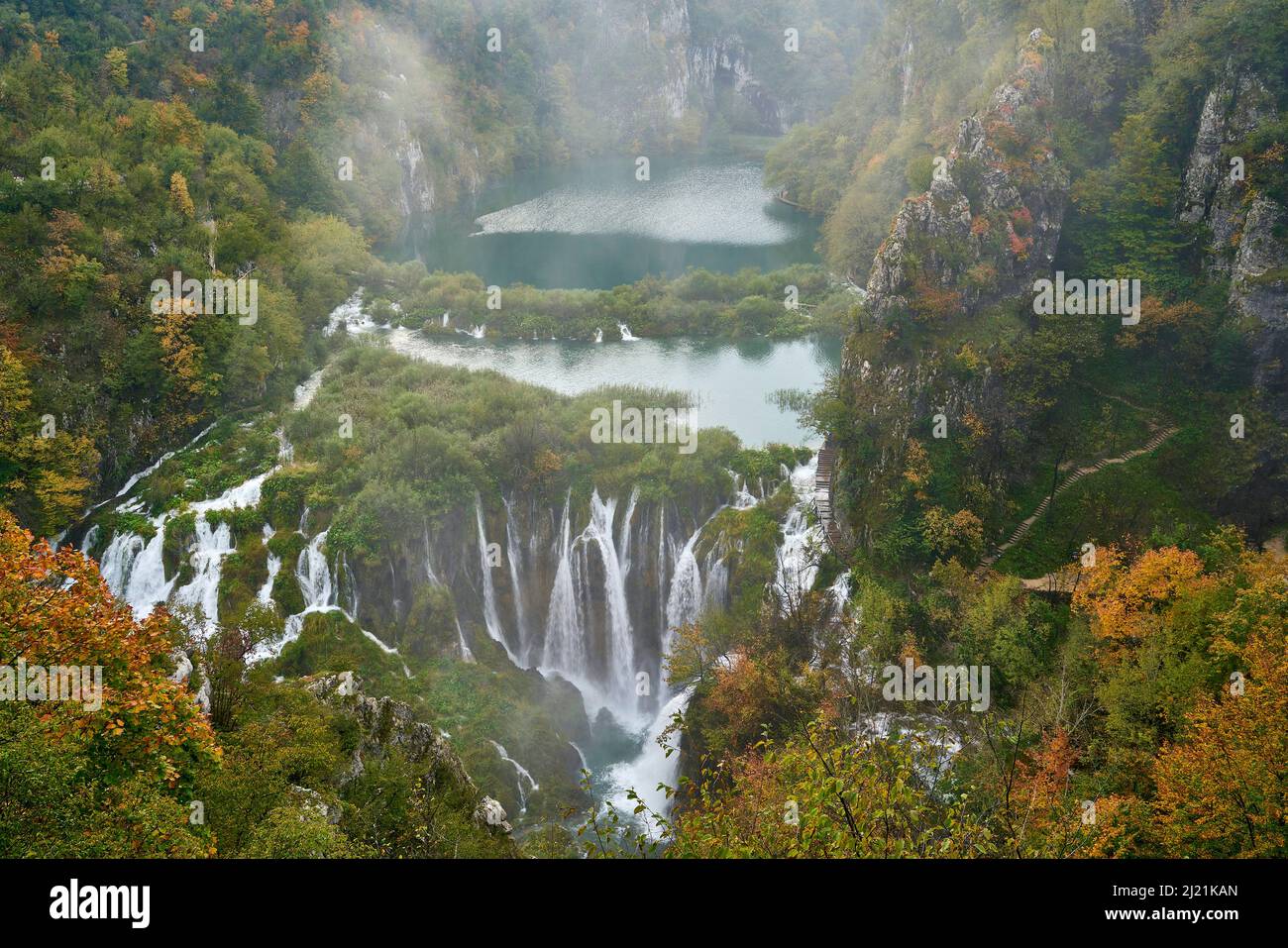 Laghi di Plitvice dopo forti precipitazioni - verso nord, Croazia, Lika-Senj, Parco Nazionale dei Laghi di Plitvice, Plitvica Selo Foto Stock