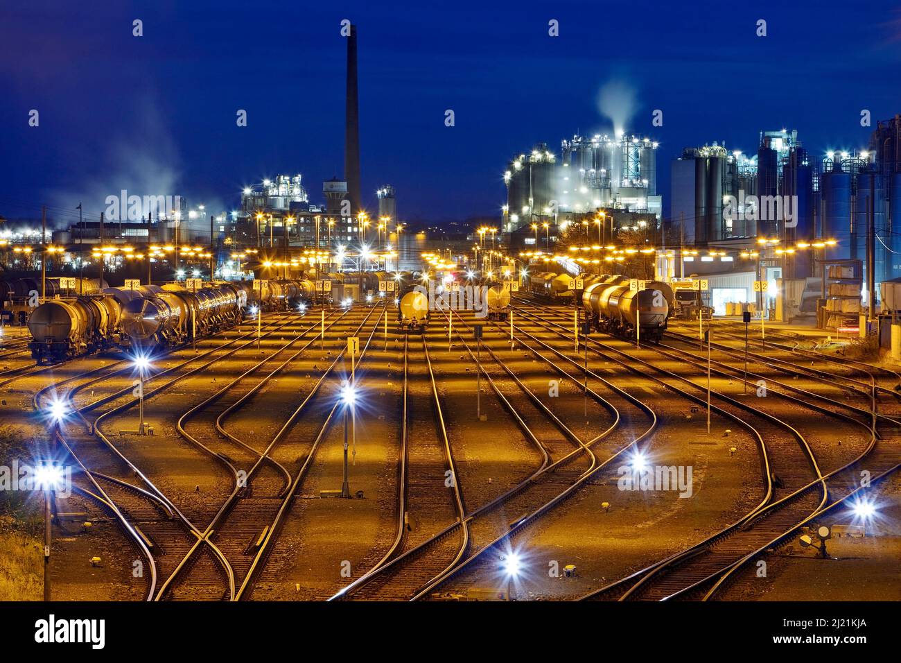 Stazione di trasporto a Godorf di notte, Germania, Renania Settentrionale-Vestfalia, Renania, Colonia Foto Stock
