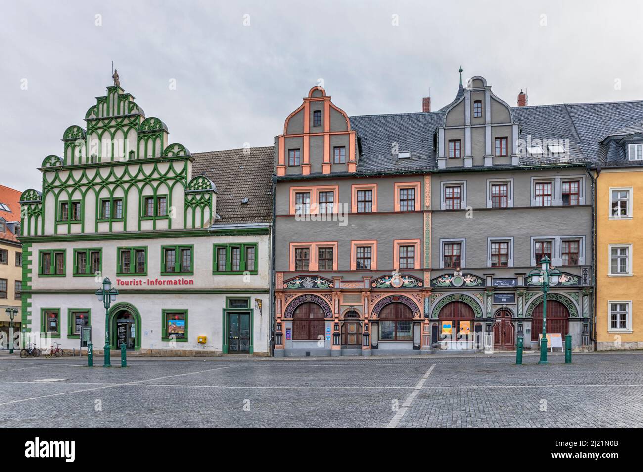 Stadthaus e Cranachhaus, case in stile rinascimentale sul lato orientale di Markt, la piazza del mercato di Weimar, Turingia Foto Stock