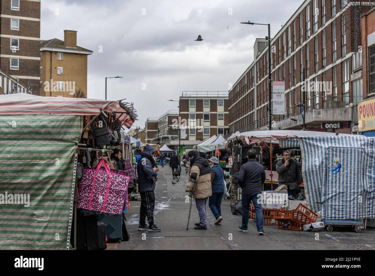 Church Street Market, area socialmente svantaggiata di Westminster, una strada di mercato diversificata, situata sul lato ovest di Lisson Grove, Londra, Inghilterra. Foto Stock