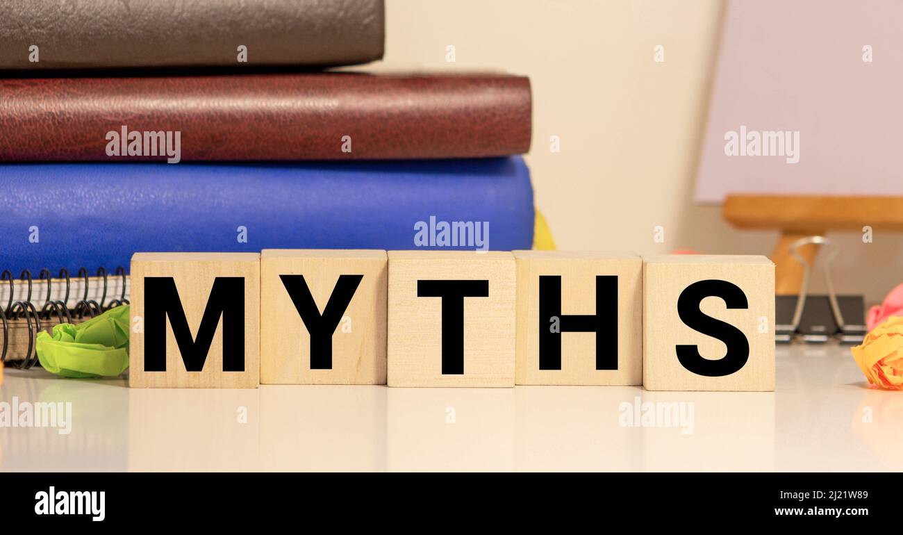 Miti parola in legno Cube, concetto di business Foto Stock