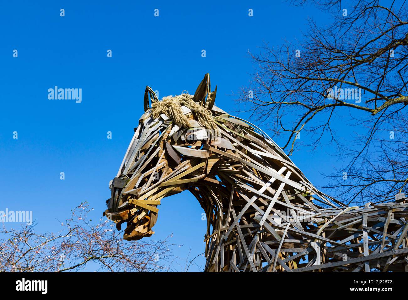 Poppy il cavallo di guerra dalla scuola di arti visive di Canterbury, fatto da legno da recinzione di Jacksons e capelli della corda dal Ropery a Chatham. Canterbury Foto Stock