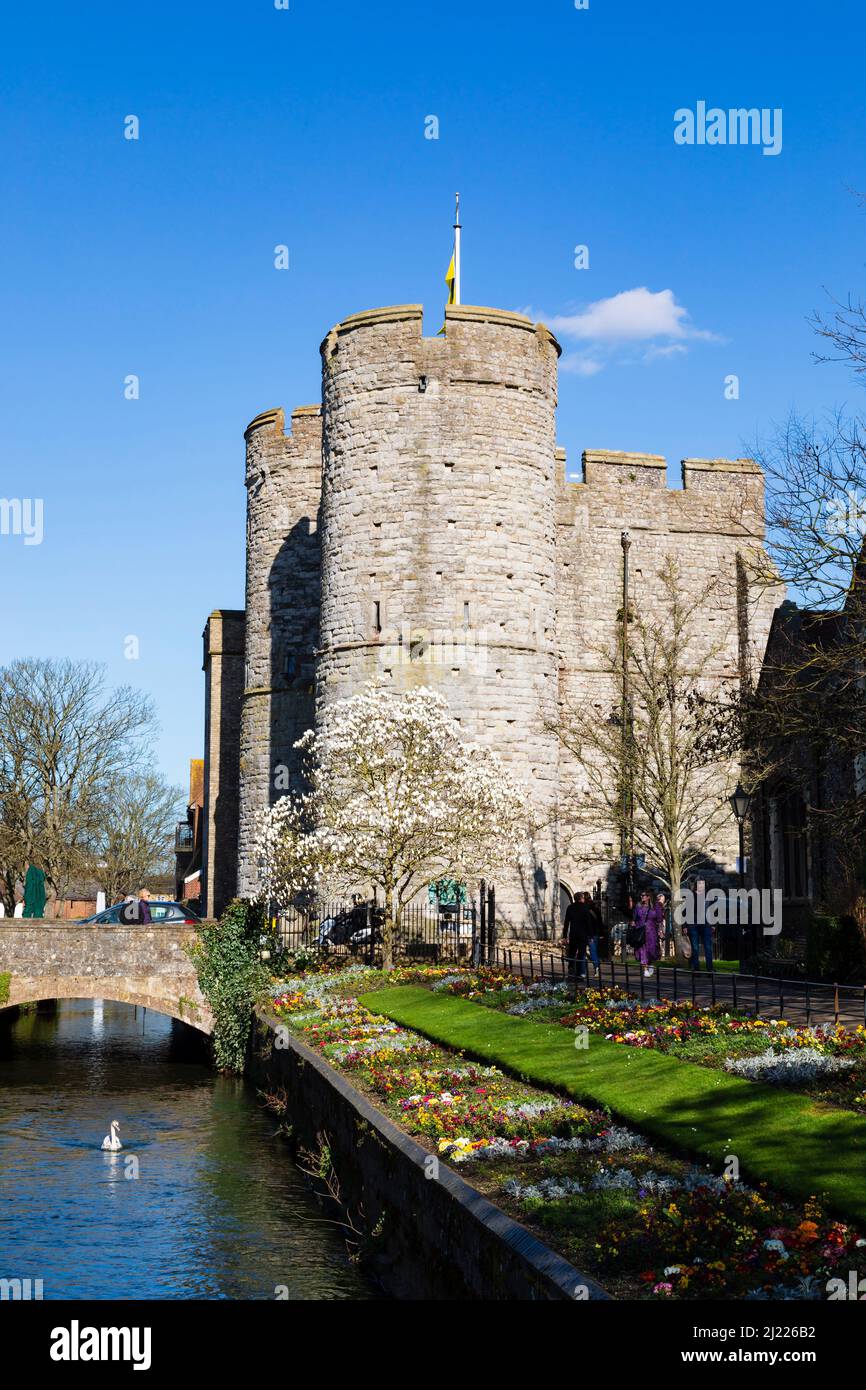 Westgate Towers sul fiume Stour, Canterbury, Kent, Inghilterra. Foto Stock