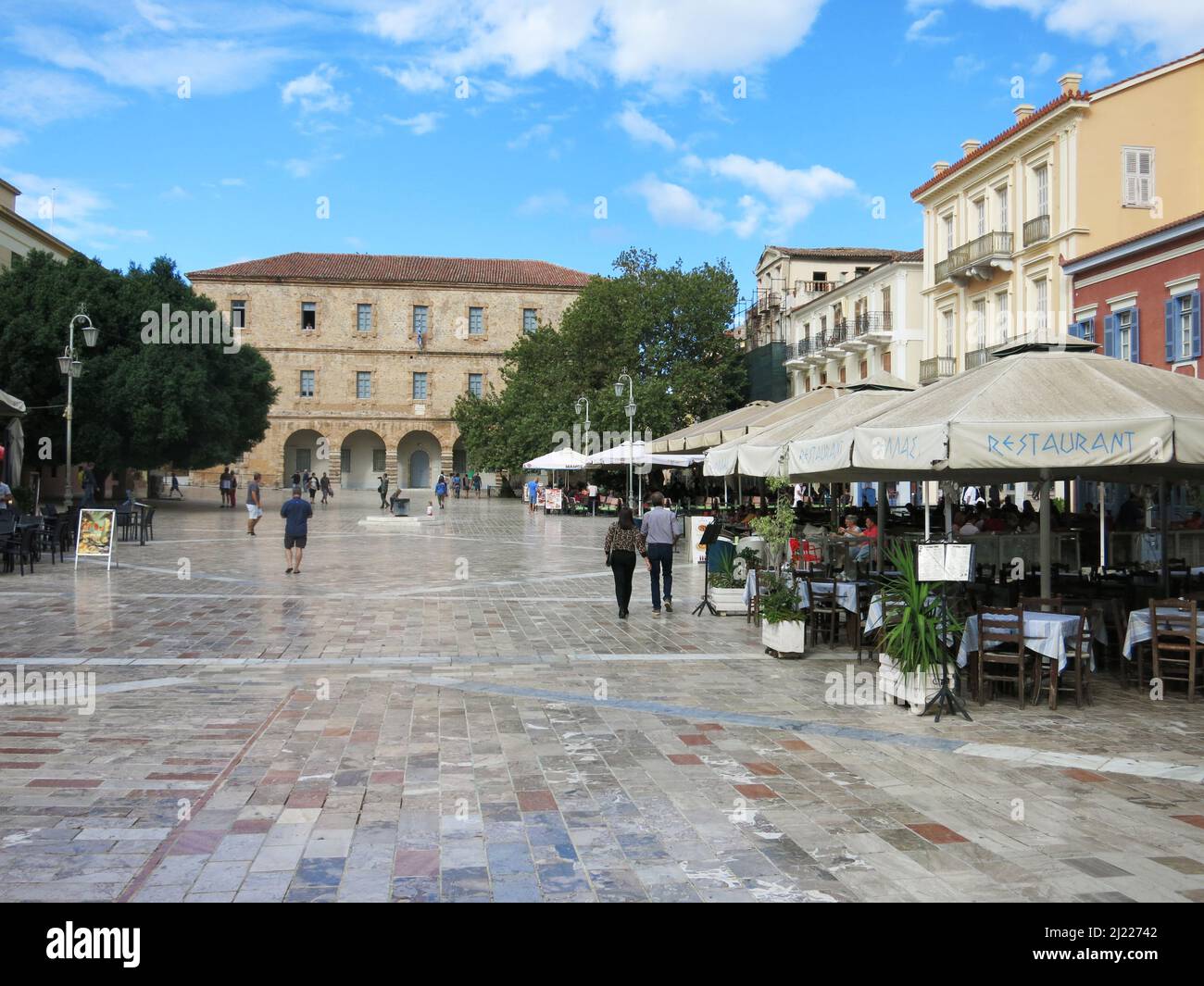 Piazza della Costituzione, Nauplia, Grecia. Nafplio è una città costiera situata nel Peloponneso in Grecia, capitale dell'unità regionale di Argo Foto Stock
