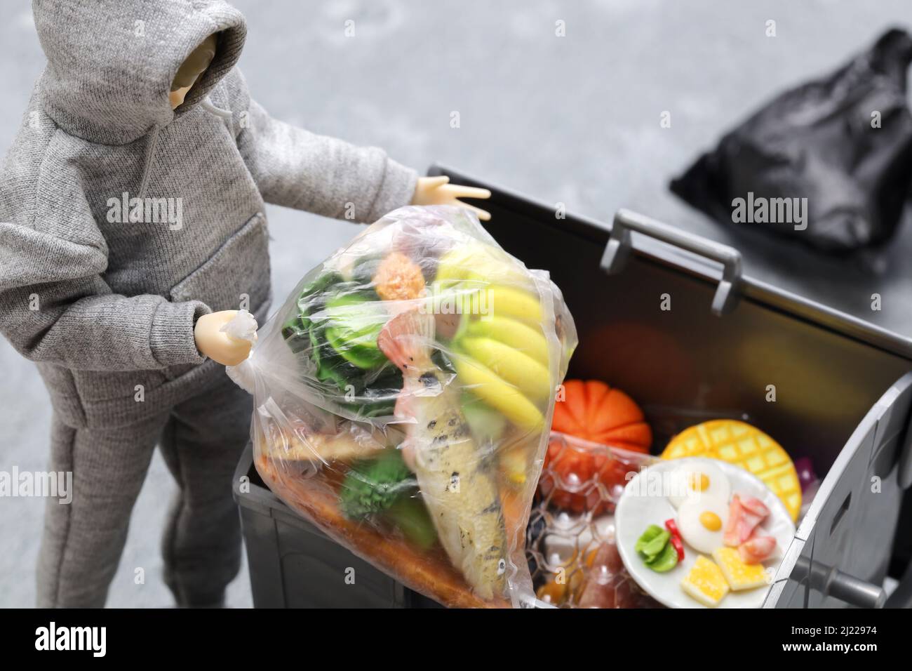 si prega di non sprecare cibo, world food day concept immagine fatta in miniatura. Foto Stock