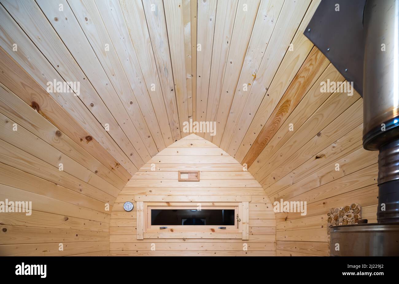 Interno di sauna finlandese in legno. Classico bagno. CONCETTO DI SPA. Foto Stock