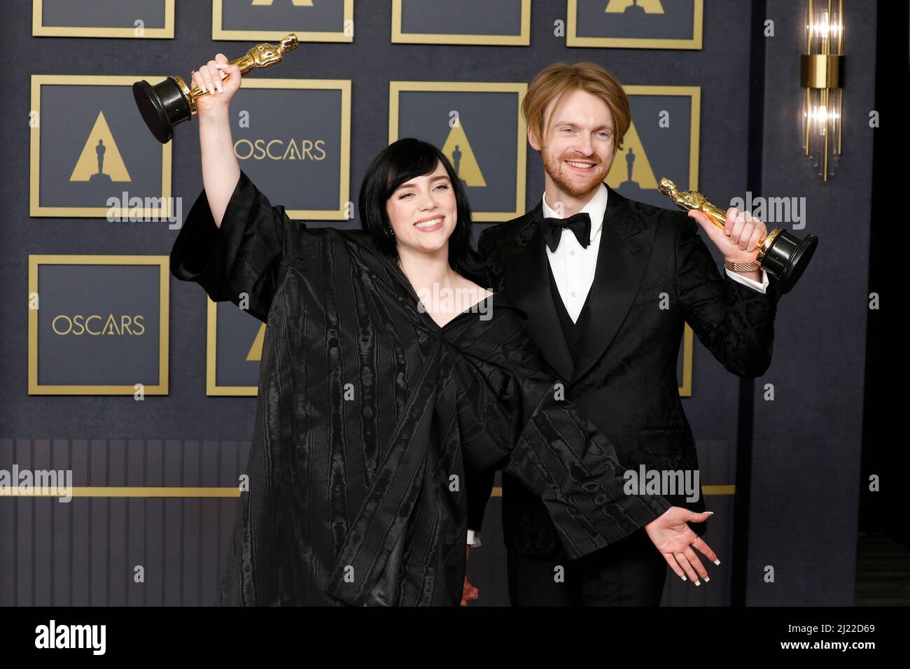 Los Angeles, Stati Uniti. 27th Mar 2022. Billie Eilish, Finneas o'Connell ai 94th Academy Awards al Dolby Theatre il 27 marzo 2022 a Los Angeles, CA (Photo by Katrina Jordan/Sipa USA) Credit: Sipa USA/Alamy Live News Foto Stock