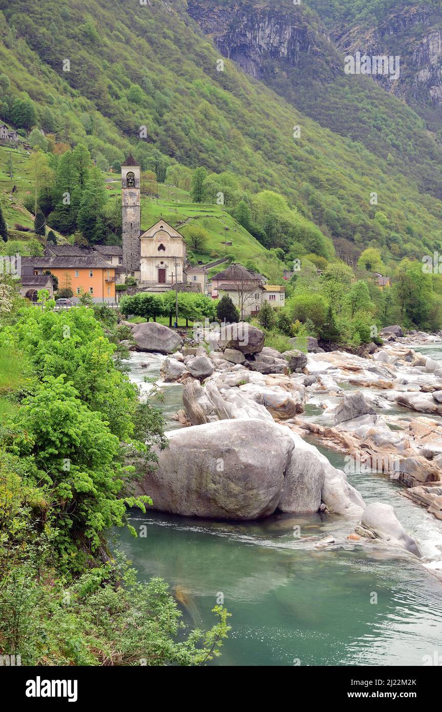 Villaggio di Lavertezzo in Valle Verzasca vicino Locarno,Canton Ticino,Svizzera Foto Stock