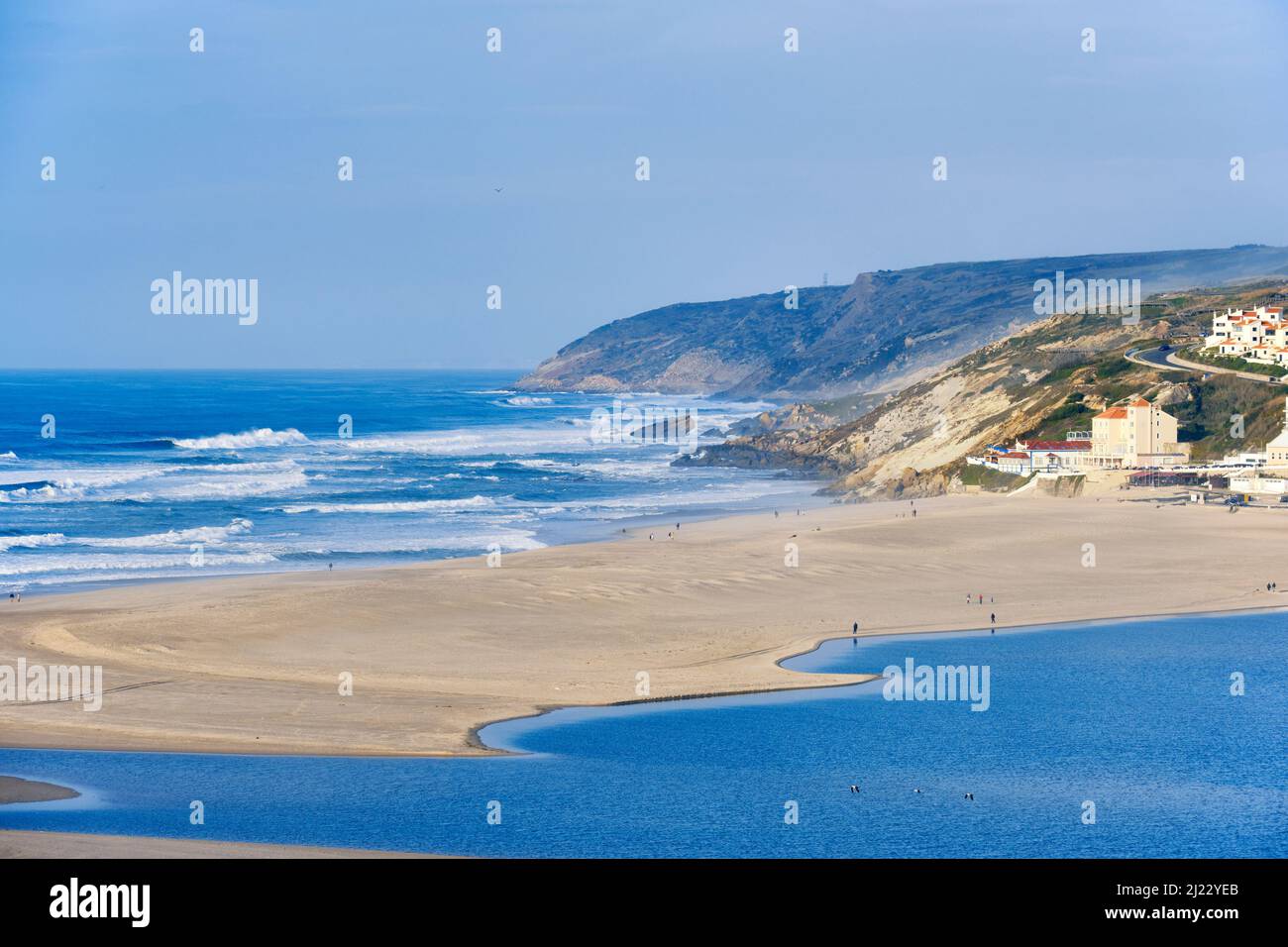 Foz do Arelho spiaggia tra il mare e la laguna di Obidos. Caldas da Rainha, Portogallo Foto Stock