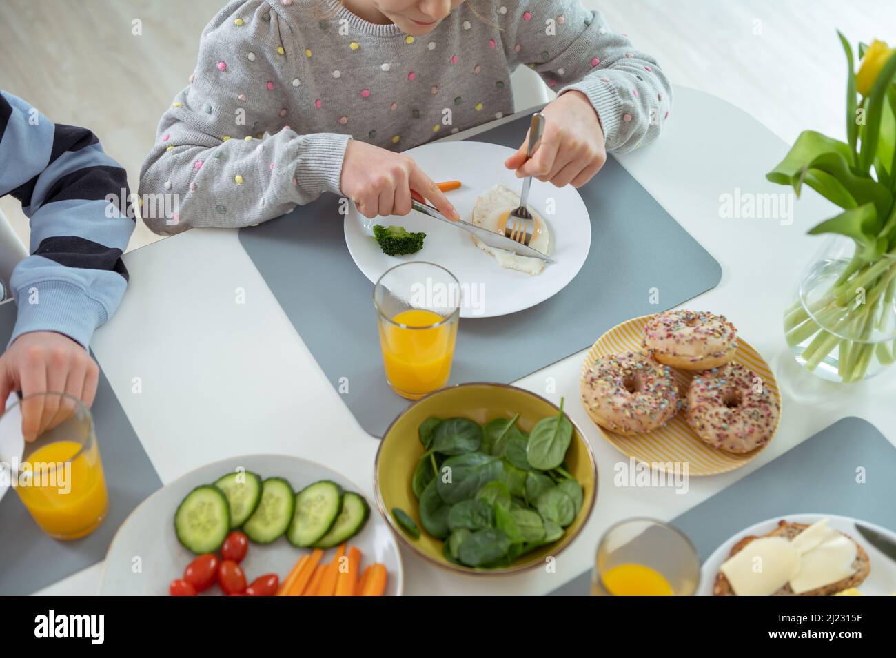 Primo piano di una scena colazione. Vista dall'alto Foto Stock
