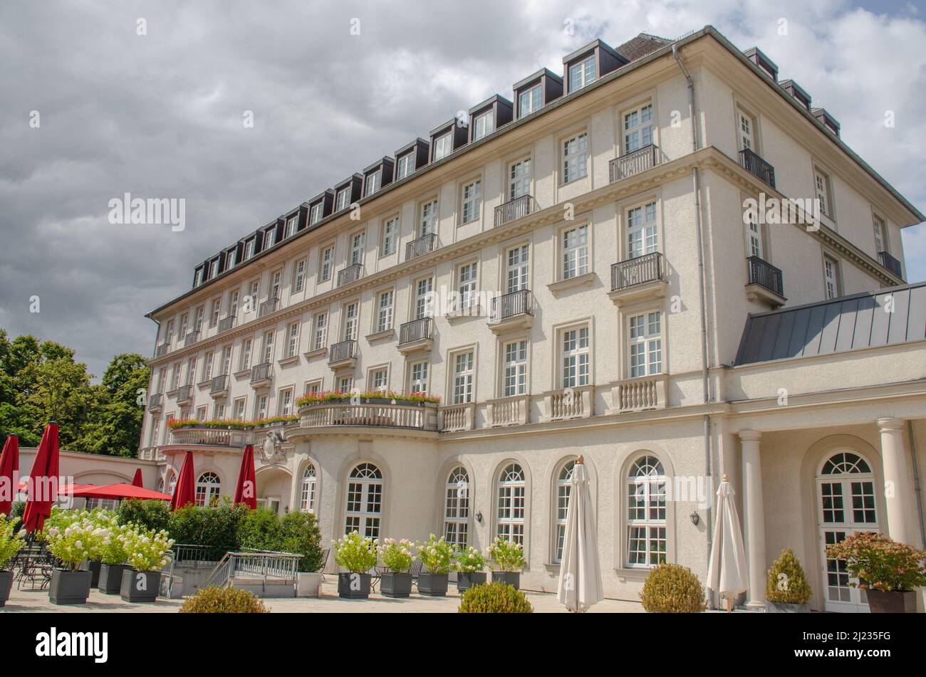 Der Quellenhof in Aachen war eines der bekanntesten Kurhotels in Deutschland in der ersten Hälfte des 20. Jahrhunderts. Foto Stock