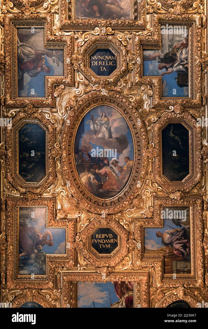 Soffitto decorato, affresco e soffitto, interni, Palazzo Ducale, Venezia, Veneto, Italia Foto Stock