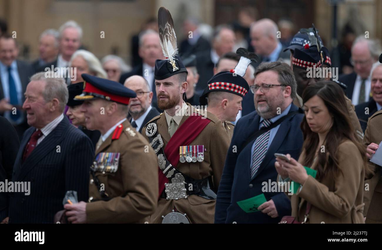 Abbazia di Westminster, Londra, Regno Unito. 29 marzo 2022. Gli ospiti che arrivano al Memorial Service per il Duca di Edimburgo includono molti membri del Regno Unito e dell'esercito d'oltremare. Credit: Malcolm Park/Alamy Foto Stock