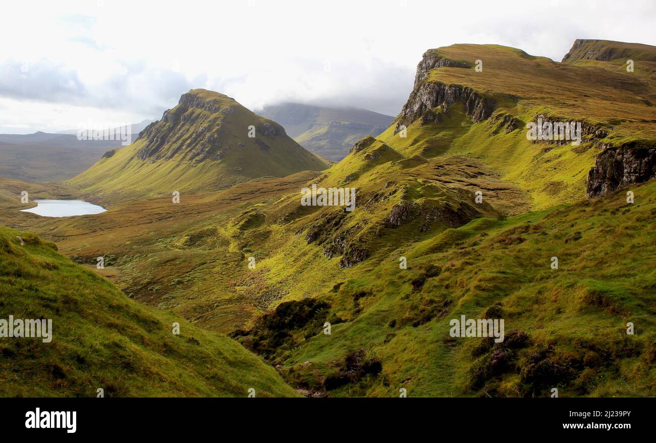 Vista sul Quiraing sulla penisola di Trotternish sull'isola di Skye, Scozia Foto Stock