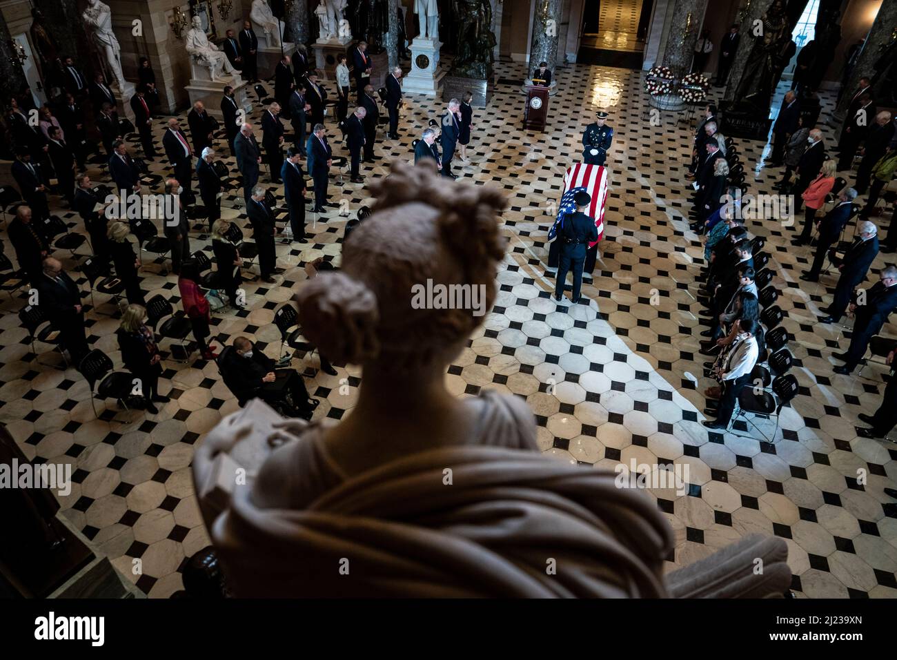 Washington, Stati Uniti. 29th Mar 2022. WASHINGTON, DC - MARZO 29: Casa Chaplain Margaret G. Kibben parla durante una cerimonia per il Rep. Don Young, R-Alaska, come si trova in stato nella Statuary Hall su Capitol Hill Martedì, Marzo 29, 2022 a Washington, DC. Young è stato il membro più anziano della delegazione del Congresso dell'Alaska e morì venerdì 18 marzo all'età di 88 anni. (Foto di Jabin Botsford/Pool/Sipa USA) Credit: Sipa USA/Alamy Live News Foto Stock