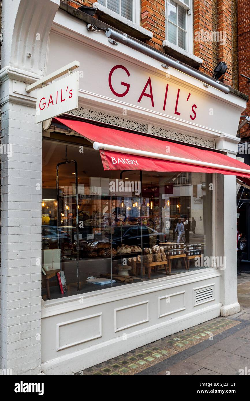 GAIL's Bakery Soho su Wardour Street, nel cuore del quartiere dei divertimenti di Londra. GAIL's è una catena di panetteria che serve caffè, colazione e pranzo. Foto Stock